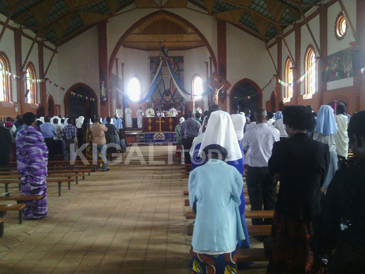 I Muhanga ho batangije igitambo cya Misa muri Katedarali ya Kabyayi, bahava bakomereza ibiganiro i Kavumu.