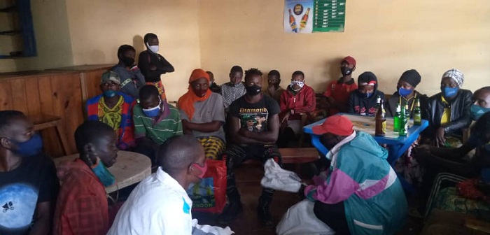 Bafashwe bari mu kabari banywa inzoga bitemewe