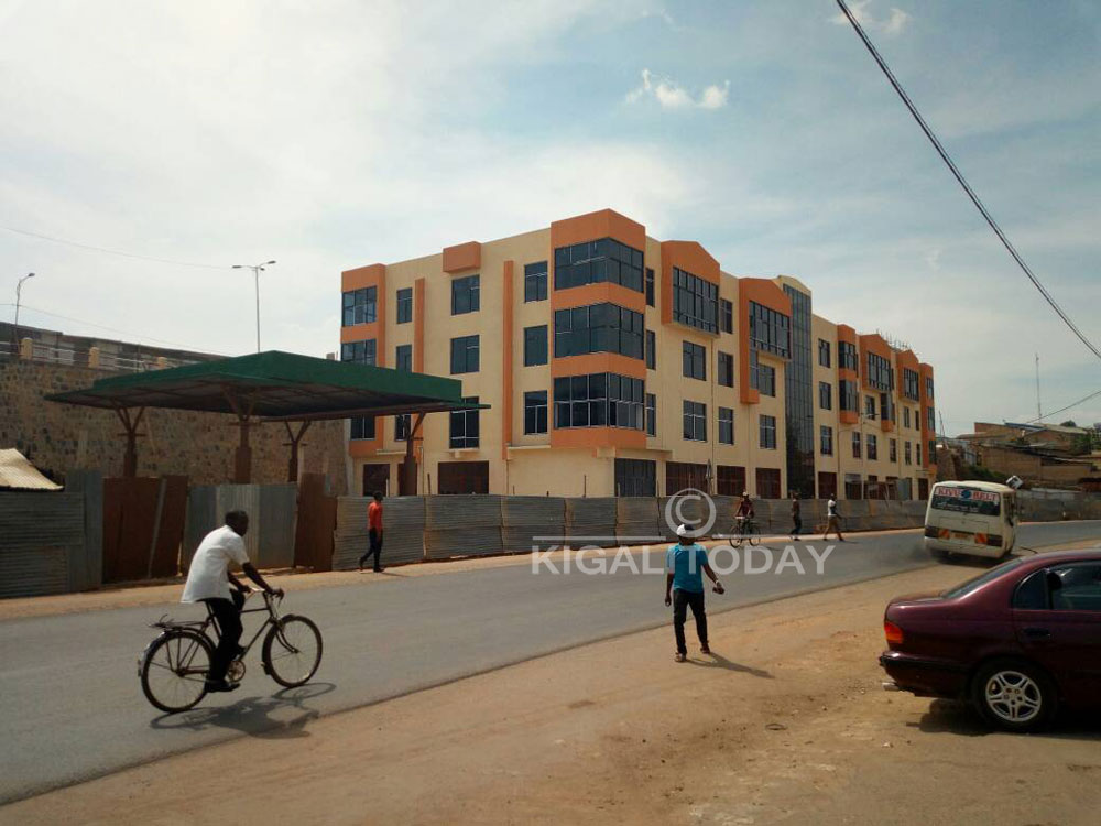 Uwinjiye muri Muhanga wese aba abona iyi nzu