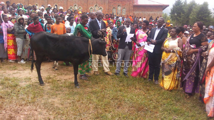 Muhanga bizihije umunsi w'abagore borozanya