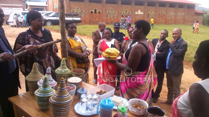 Muhanga abagore bamuritse bimwe mu bikorwa byabo