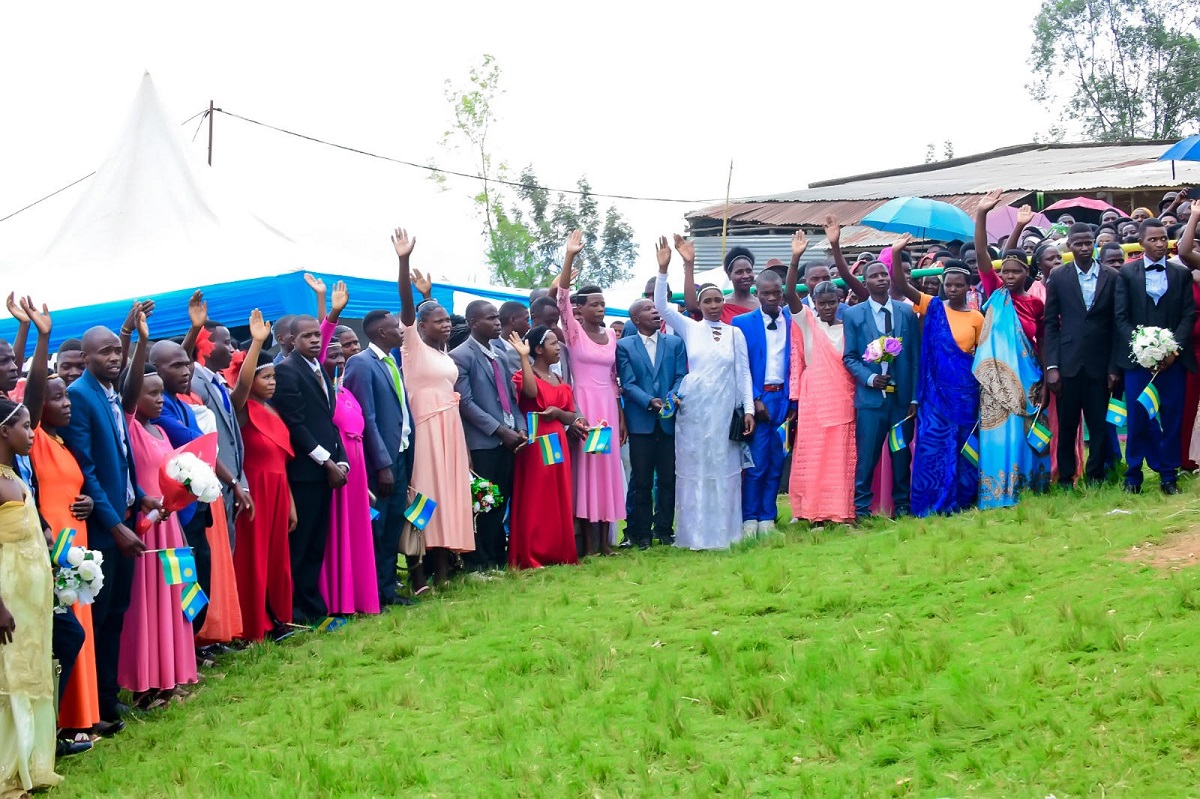 Abaturage basaga 100 basezeranye byemewe n