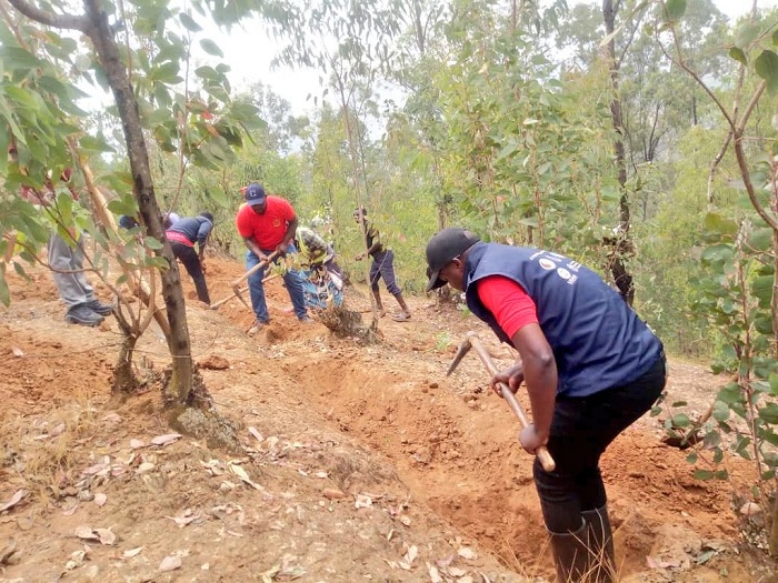 Nshimiyimana avuga ko hari ibikorwa bisaba amafaranga bizajya bifasha abaturage kurwanya isuri