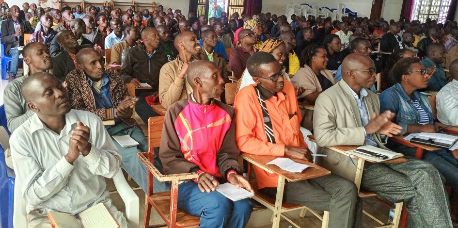 Abayobozi b'Imidugudu basobanuriwe iby'umushinga ku Mudugudu