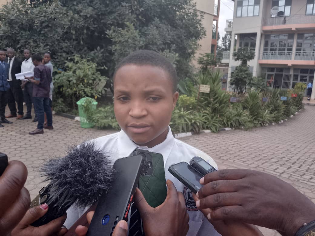 Muhawenimana Jeannet, kumenya Igishinwa yatumye atabara Umushinwa wari warembeye ku nzira