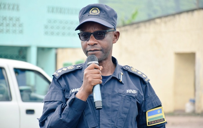 CSP Francis Muheto, yasabye abaturage guhindura imyitwarire bakarangwa n'isuku