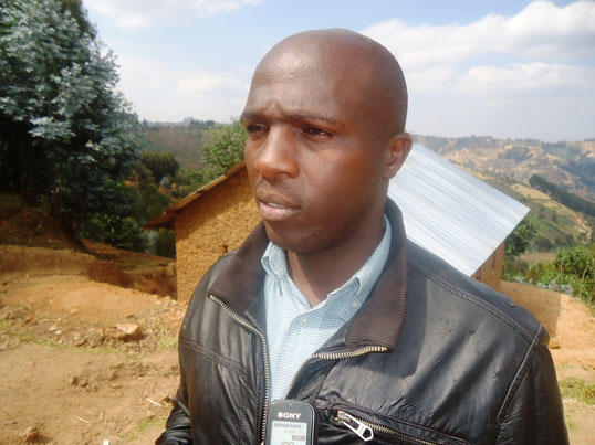 Muhirwa Robert Umunyamabanga Nshingwabikorwa w'Umurenge wa Kintobo