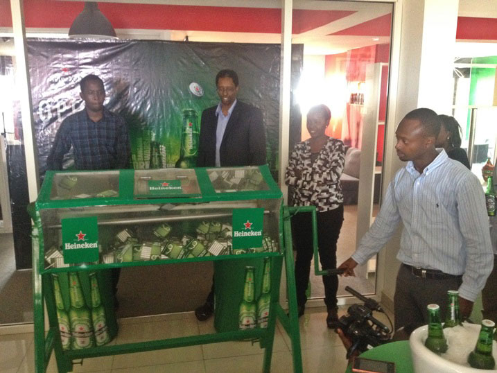 Muhoza, umwe mu batsindiye gutemberezwa umujyi wa Kigali nawe yagize uruhare muri tombola y'abanyamahirwe.