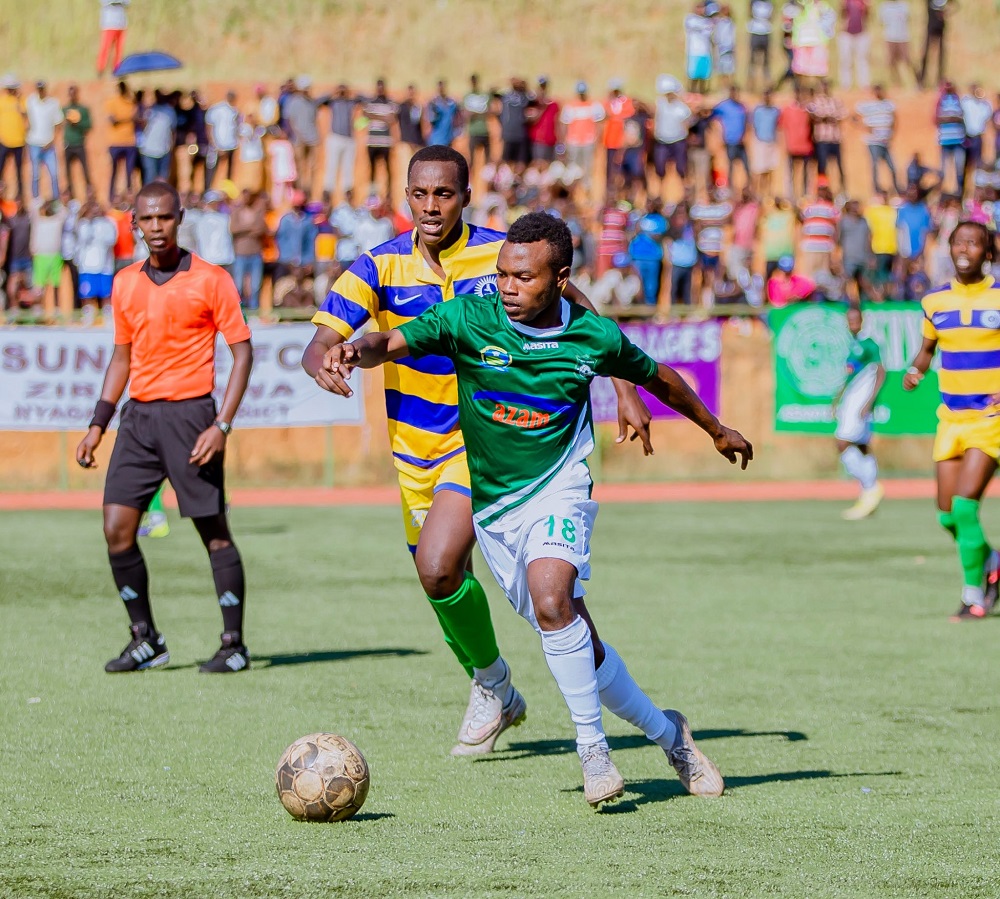 Muhozi Fred wa Kiyovu Sports yacungirwaga hafi na Nyamurangwa Moses