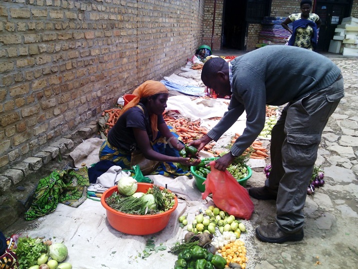 Mujawamaliya avuga ko atakirota gusubira mu muhanda nyuma yo guhabwa inguzanyo.