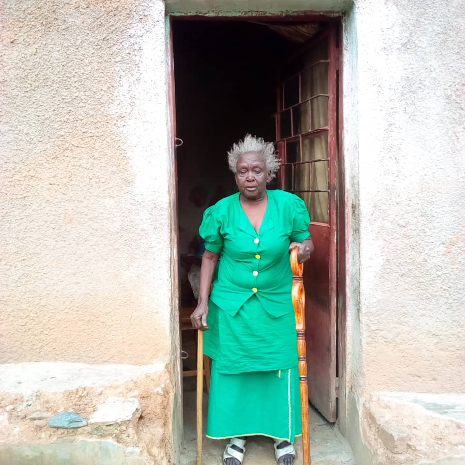 Mukabahizi yashimiye abaje kumusanira inzu