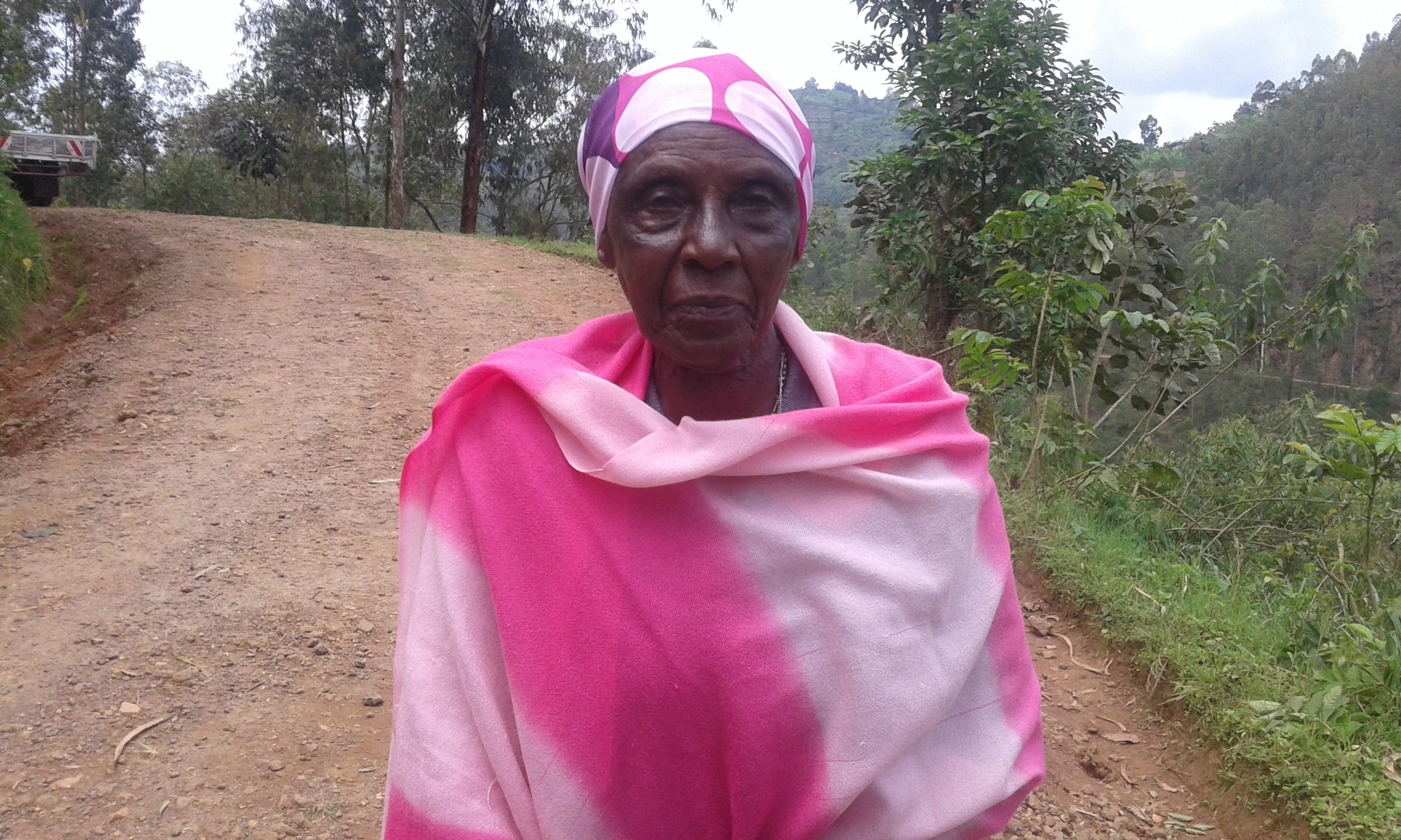 Mukabutera Phaina yashimiye abanyeshuri ba INES-Ruhengeri bamuremeye inka