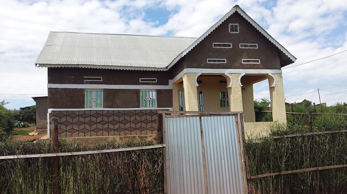 Inzu yashyikirijwe Mukagahunde n'ibikoresho byayo bifite agaciro kari hagati ya miliyoni 8 na 10
