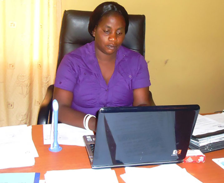 Mukaminani avuga ko atari azi ko hari abaturage bafitiwe umwenda ariko agiye kubikurikirana.