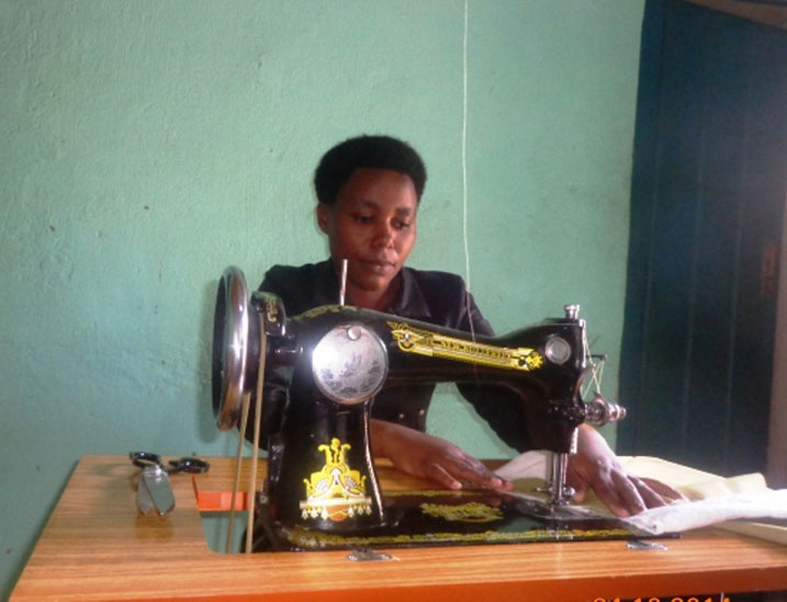 Mukamurenzi yishyura neza inguzanyo yahawe kandi yatangiye no gutanga akazi ku bandi.