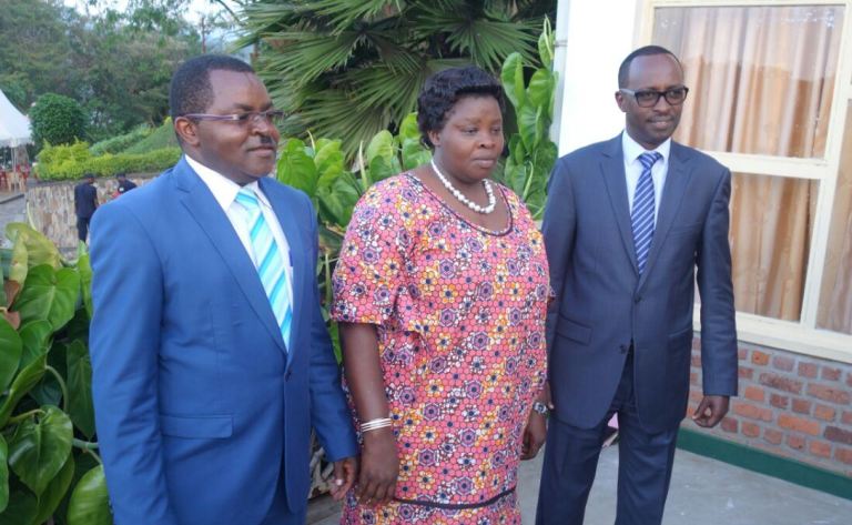 Mukandasira yasabye Guverineri Munyentwari kunoza ibitaranogejwe neza