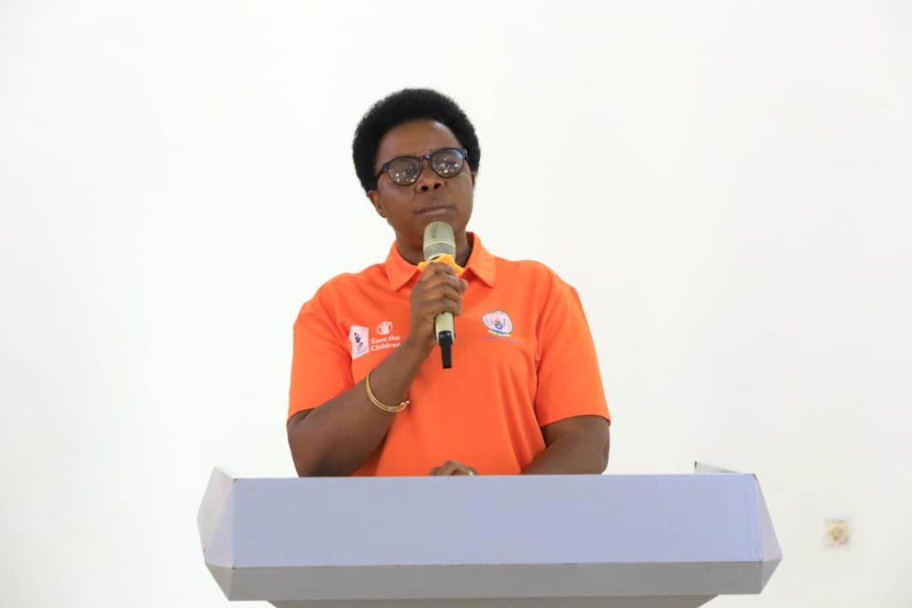 Umuyobozi w'Akarere ka Kirehe Wungirije ushinzwe Imibereho Myiza, Mukandayisenga Janvière, aributsa ababyeyi ko na bo bafite uruhare mu gufasha umunyeshuri gutsinda neza, bakurikirana cyane cyane umunyeshuri uzakora ikizamini cya Leta, bakamufasha no kwitegura