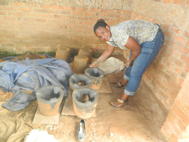 Mukaruberwa avuga ko ababumbyi bakorana biteje imbere kubera kubumba Cana rumwe.