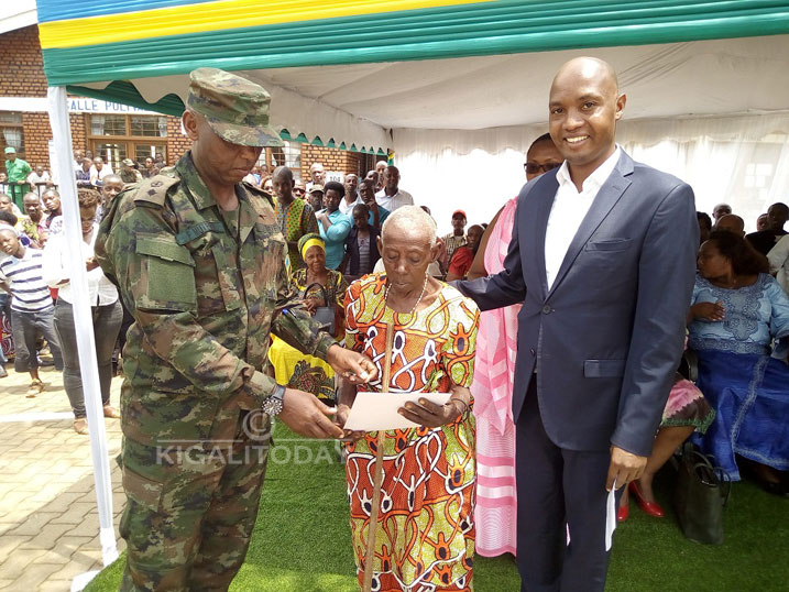 Mukecuru Nyirabayovu Therese wahishe abatutsi 30 habwa sertifika y'ishimwe
