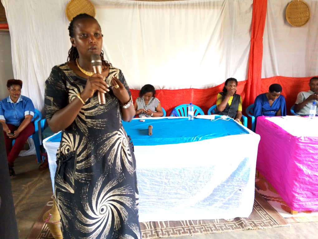 Mukeshimana avuga ko bamaze kugera ku baturage basaga ibihumbi birindwi