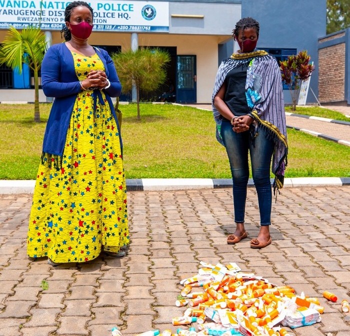 Uko ari babiri baremera icyaha bakagisabira imbabazi