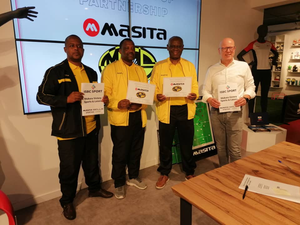 Mukura irateganya gukoran