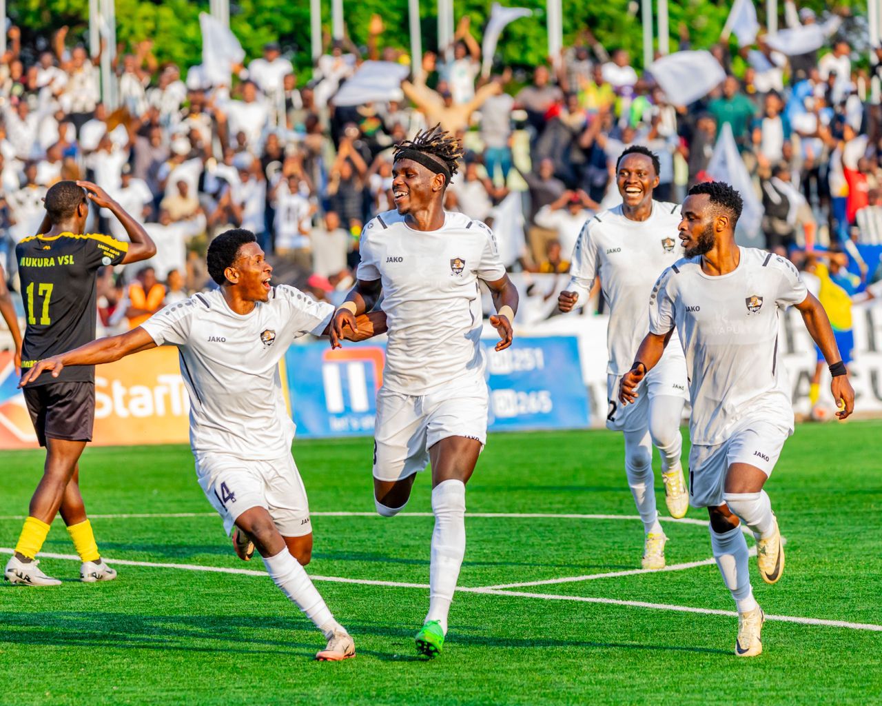 Niyigena Clement yishimira igitego yatsinze 