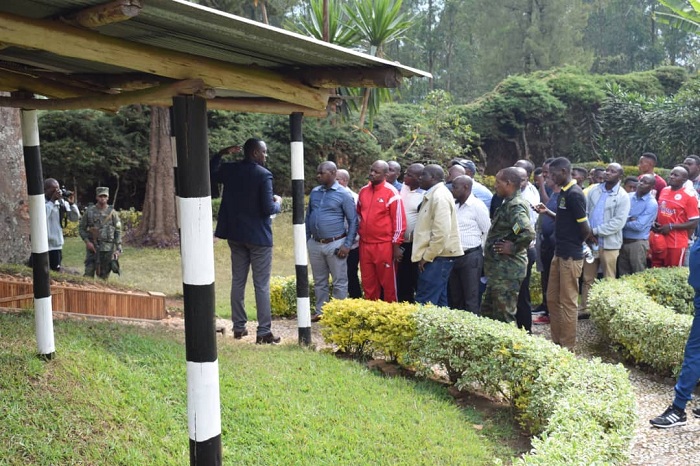 Abayobozi n'abakinnyi babwiwe amateka mbere yo kwinjira mu ndaki