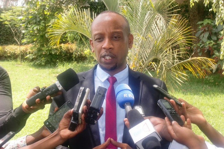 Munanura avuga ko kurindisha imbunda amafaranga y'Abanyarwanda ari byo bitanga umutekano