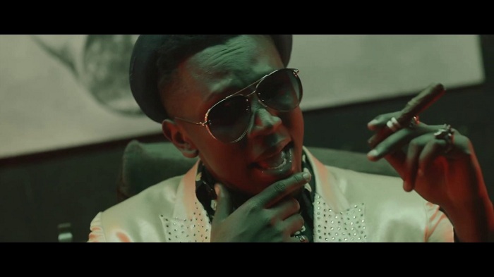 Christopher Muneza agaragara mu ndirimbo ye nshya yitwa 