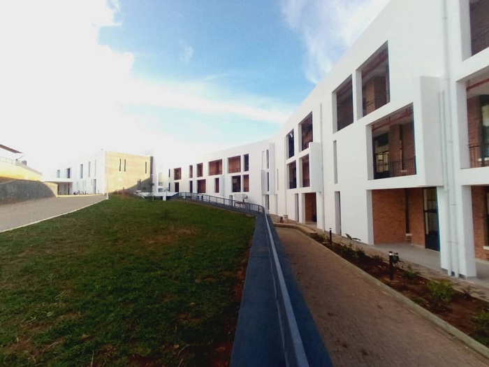 Ubuyobozi bw'Akarere ka Nyaruguru buvuga ko inyubako nini nk'iyingiyi ikwiye kuzaba iy'ibitaro byihariye