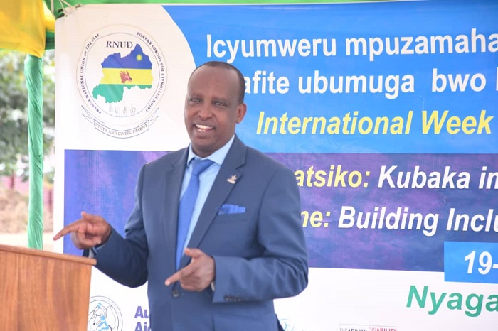 Munyangeyo Augustin avuga ko ururimi rw'amarenga ruramutse rwemewe mu Gihugu bakoroherwa mu kubona serivisi