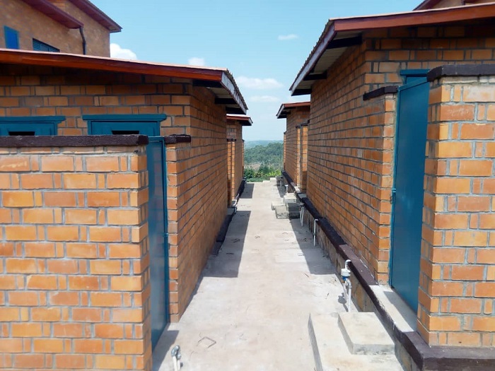 Buri nzu ifite amazi yayo na mubazi yayo