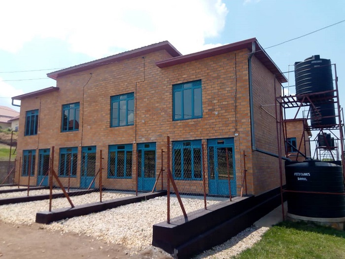 Buri nzu ifite ibigega bibiri by'amazi