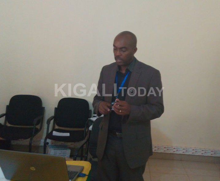 Muramutsa asaba abafite imirima y