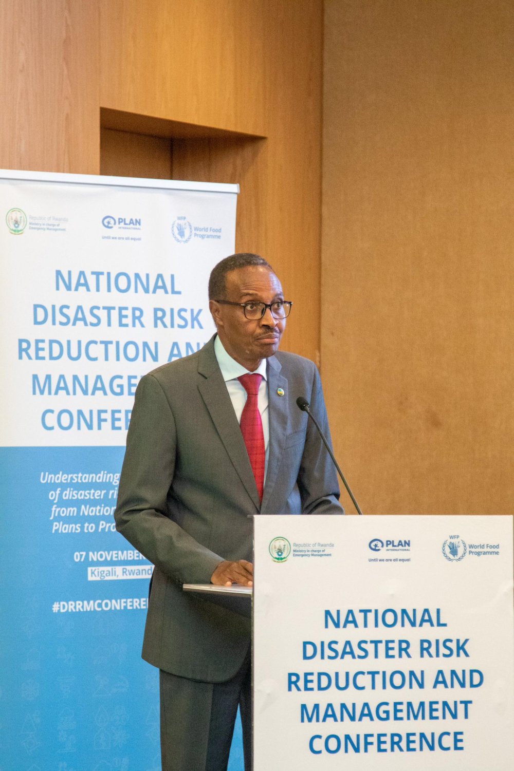 MInisitiri Maj Gen (Rtd) Albert Murasira avuga ko mu gihe cy'imyaka itanu iri imbere ubudahangarwa ku kwirinda ibiza buzaba bwiyongereye ku kigero cya 14%