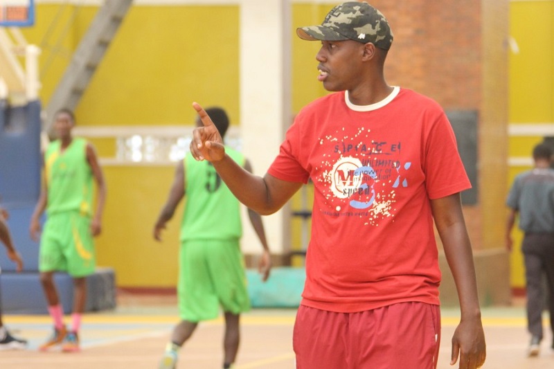 Murenzi Yves ni umutoza wa UGB akana n'umutoza w'Amavubi ya basket y'ingimbi