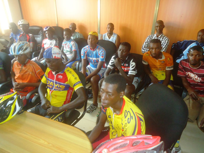 Muri Club Les amis sportifs harimo barumuna ba Ndayisenga nabo baharanira kuzegukana andi marushanwa.