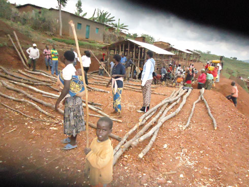 Muri gahunda yo gusoza icyumweru cyahariwe kurwanya ibiza hubakiwe abasenyewe n