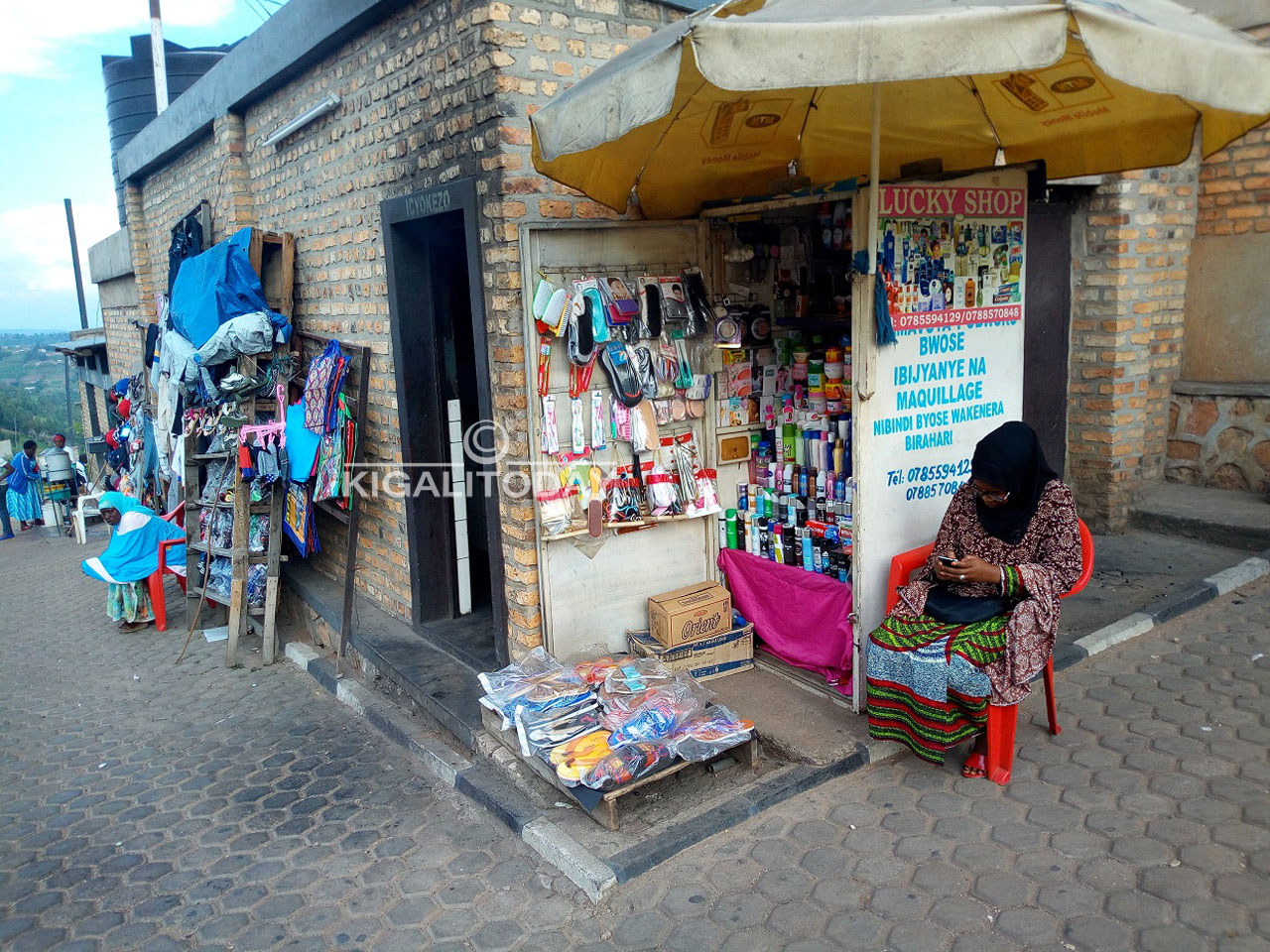 Haji yabahaye aho bacururiza batishyura kugira ngo babashe kwiteza imbere