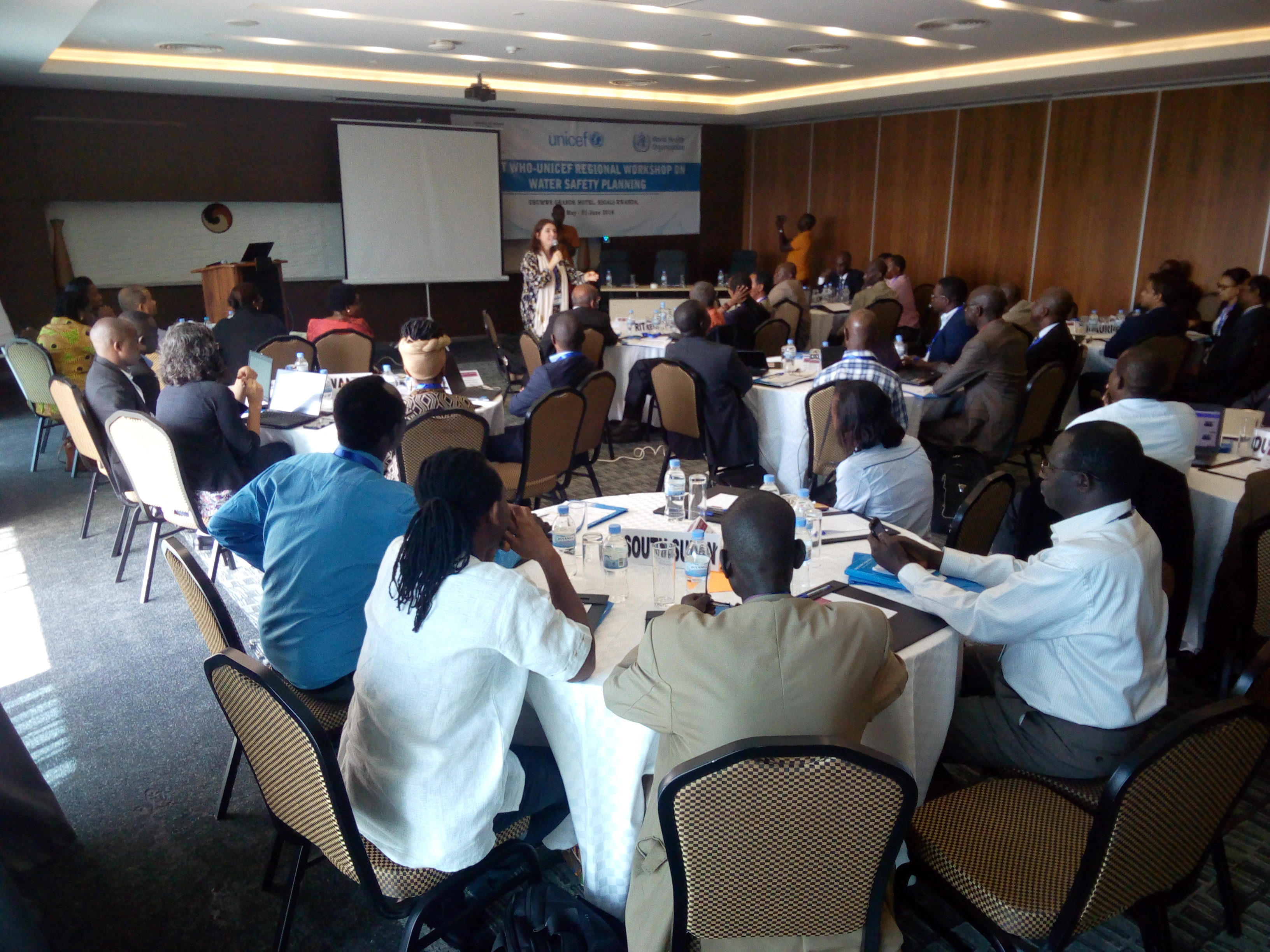 Muri Afurika 60% gusa ni bo babona amazi meza