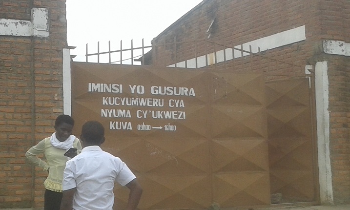 Muri GSK abanyeshuri baracyaza ku ishuri ,ababyeyi bakavuga ko bagishaka amafaranga y'ishuri