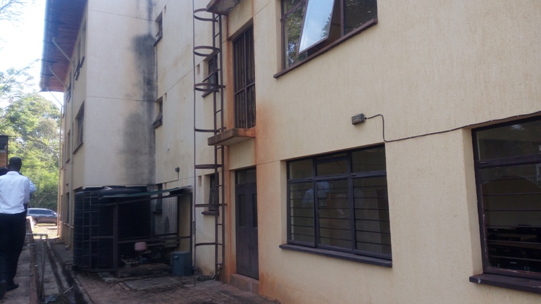 Muri Kaminuza y'u Rwanda, ishami rya Huye, hari inzu ubona ko zitangiye kwangirika