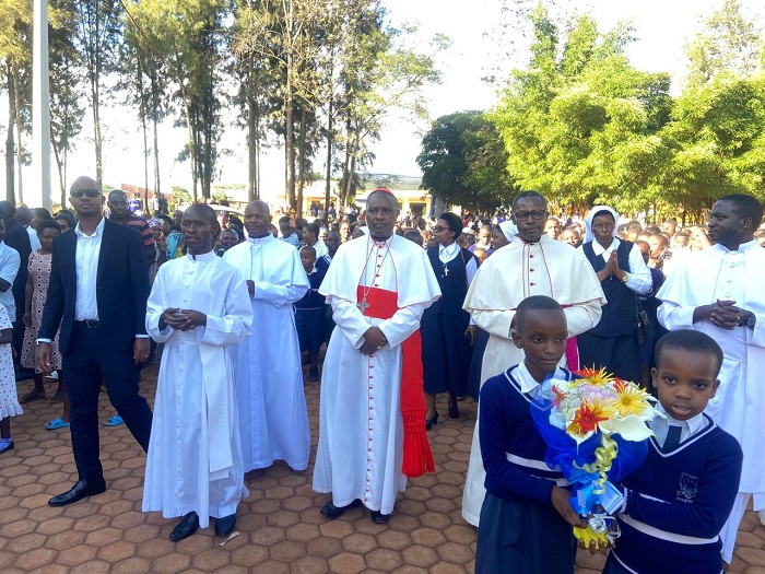 Muri Paruwasi ya Kirehe bakiranye urugwiro Musenyeri Twagirayezu