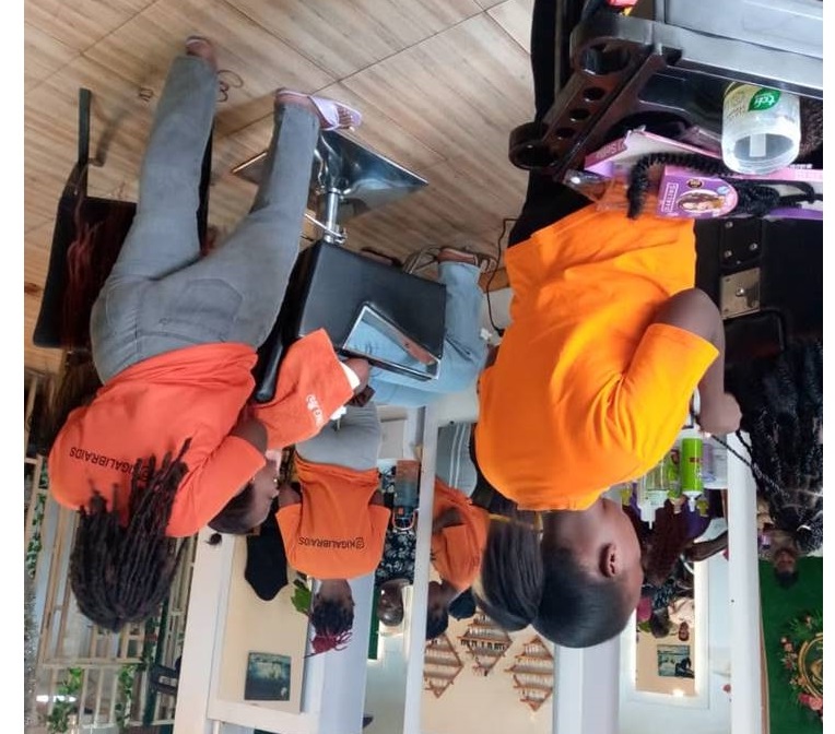 Salon de Coiffure ya Iradukunda Rose ifite abakozi 7