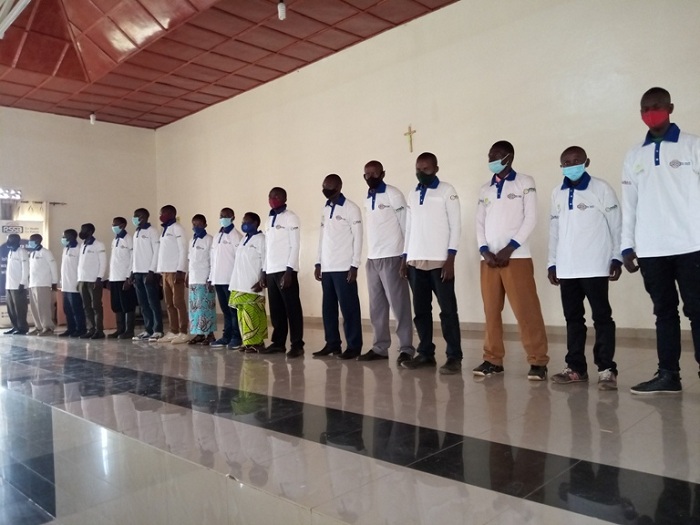 Abakuru b'imidugudu bakoze ubukangurambaga neza bahawe n'imipira