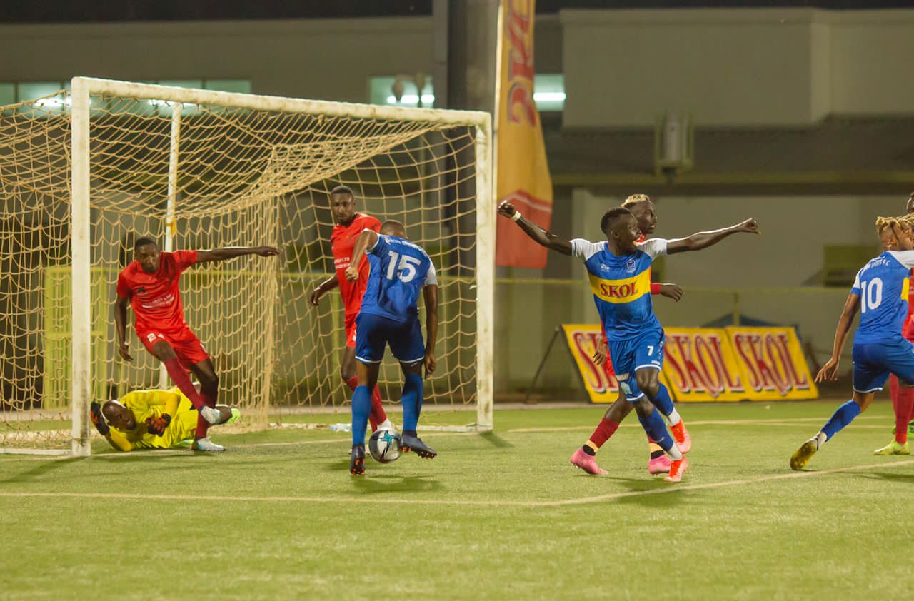 Musa Esenu yishimira igitego cya gatatu yatsinze