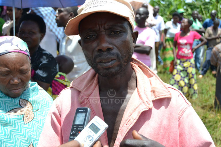 Musabeyezu Emmanuel yibwe imyaka ye mu murima bimutera ubukene bituma yishyira hamwe n