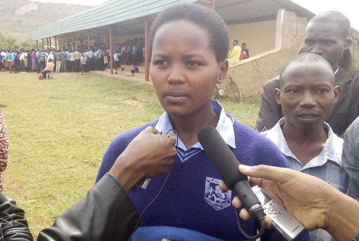 Musabyimana avuga ko abana b'abakobwa bashukishwa utuntu dutoduto badashobora kubona mu miryango yabo.