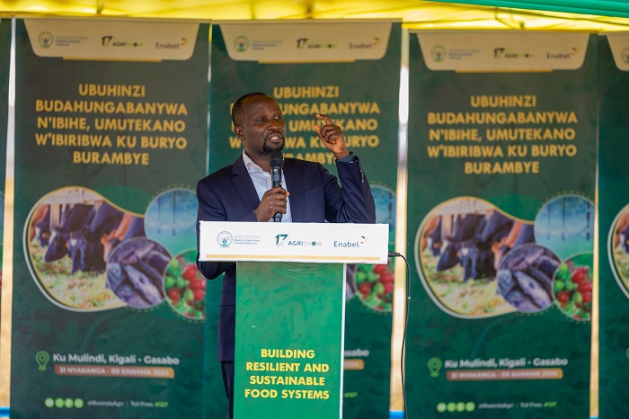 Minisitiri Dr. Musafiri avuga ko bazakomeza gukorana n'ibigo by'imari kugira ngo barusheho korohereza abahinzi n'aborozi